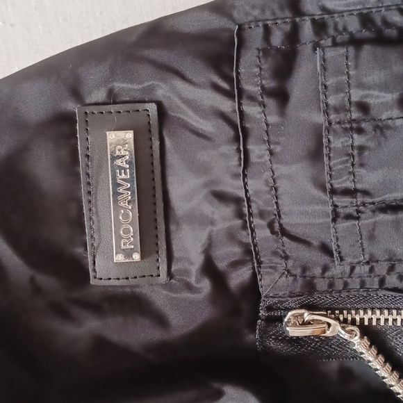 ♠BLACK ROCAWEAR LOGO BOMBER JACKET - Picture 11 of 14